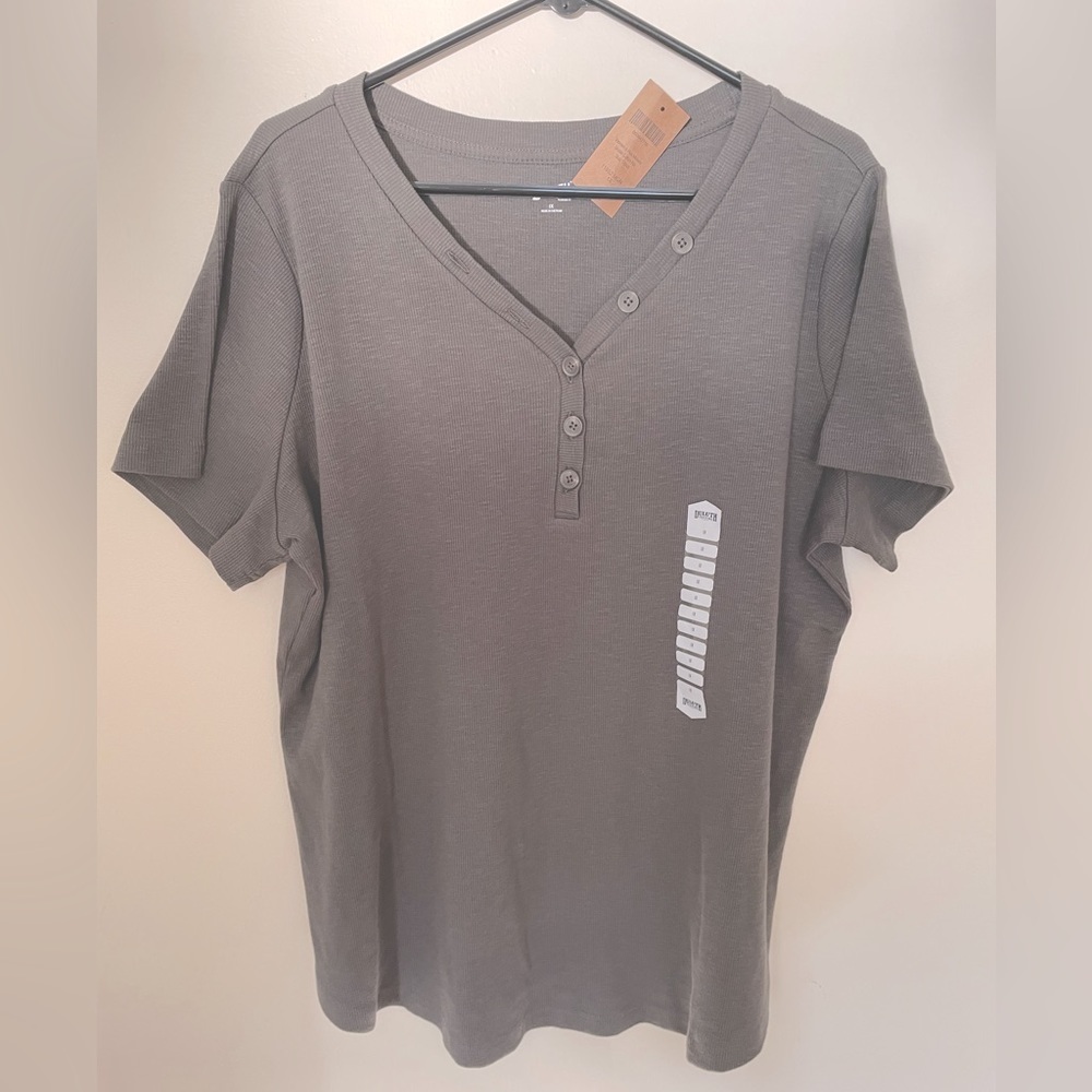 Duluth Trading Co Short Sleeve Henley Tee in Gray